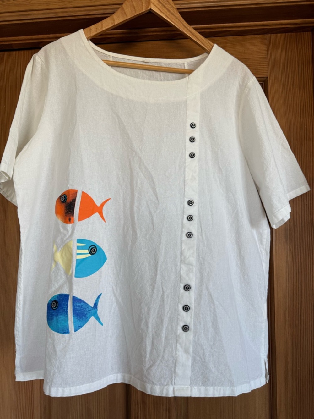 Summer Blouse White Short-Sleeve Tee with Colorful Fish Motif